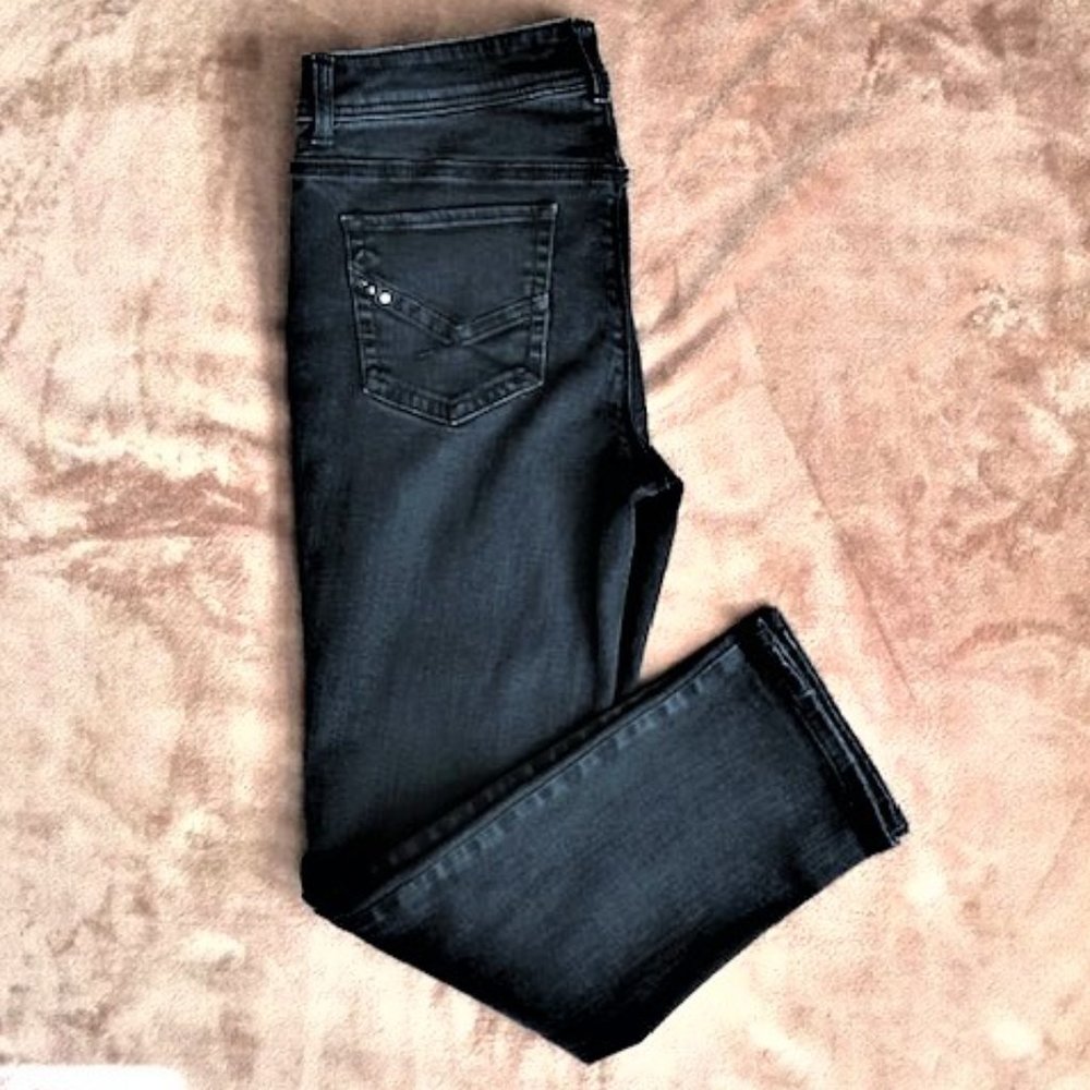 Chico's So Slimming Black Jeans, size .5 short